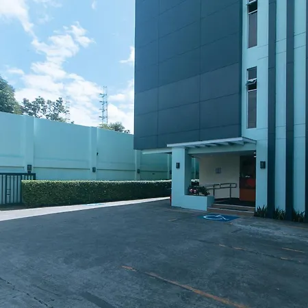 Reddoorz At Nucell Near Ngcp Cebu