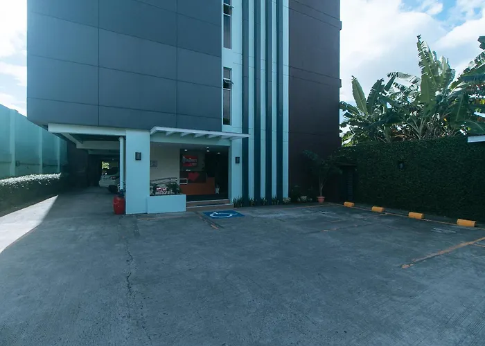 Reddoorz At Nucell Near Ngcp Hotel *